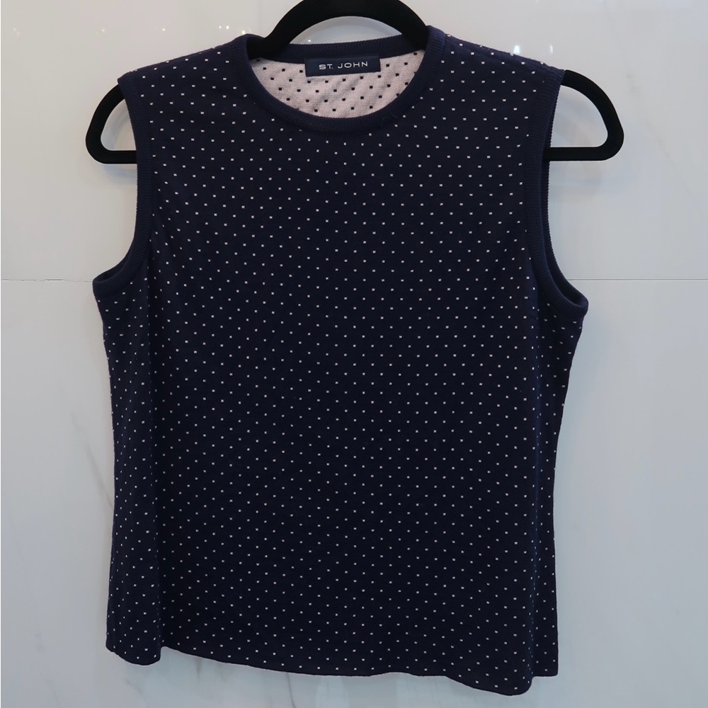 St. John Crew Neck Sleeveless Knit Sweater in navy / white polka dot. Size L/P.